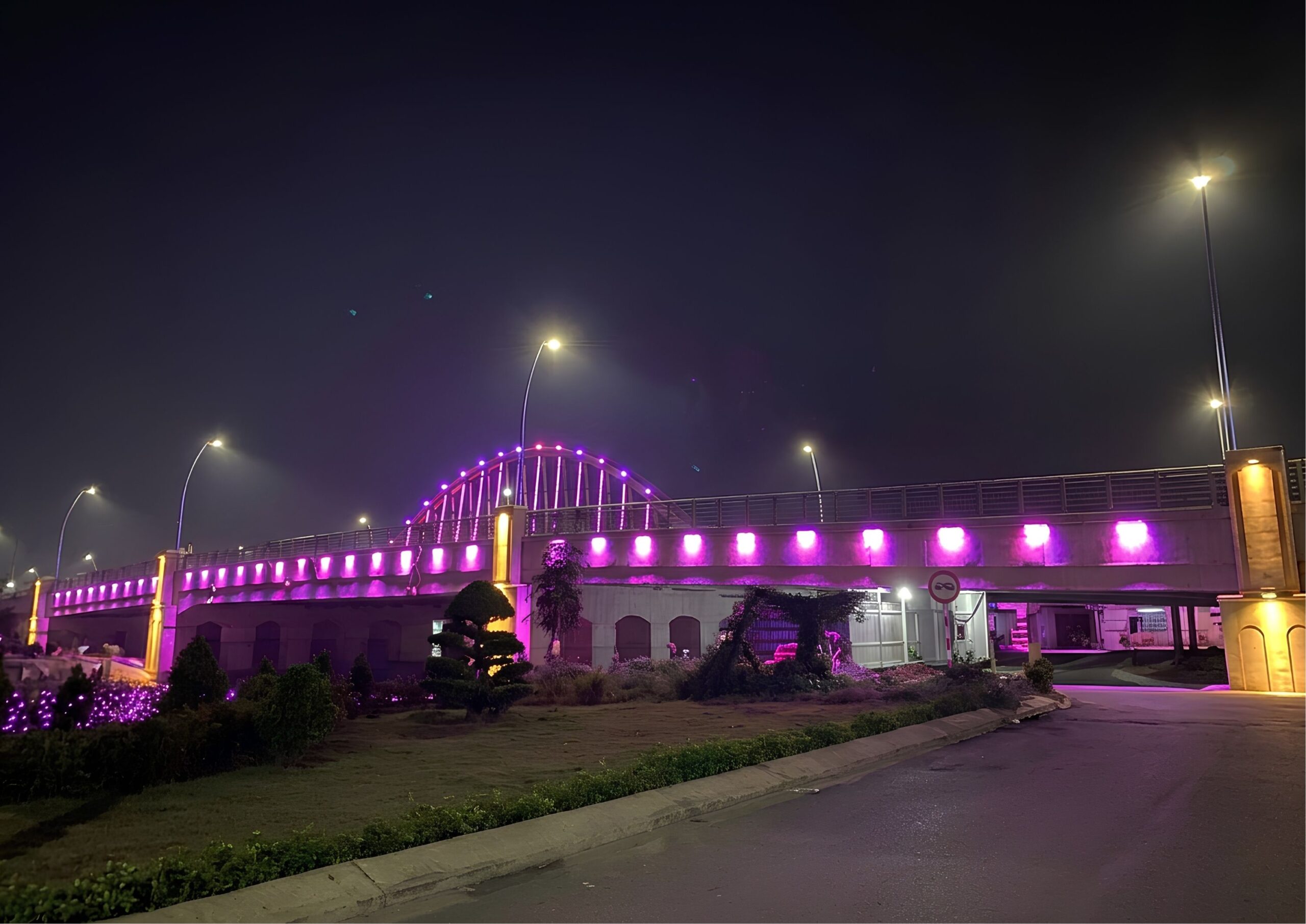 Hình ảnh Cầu Cờ Đỏ